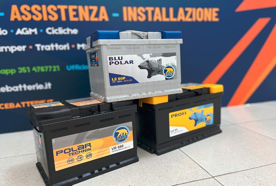 Batterie auto in esposizione